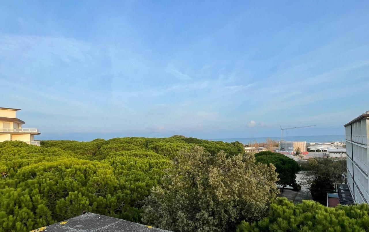 Hotel Pine Beach Rosolina Mare Exterior photo