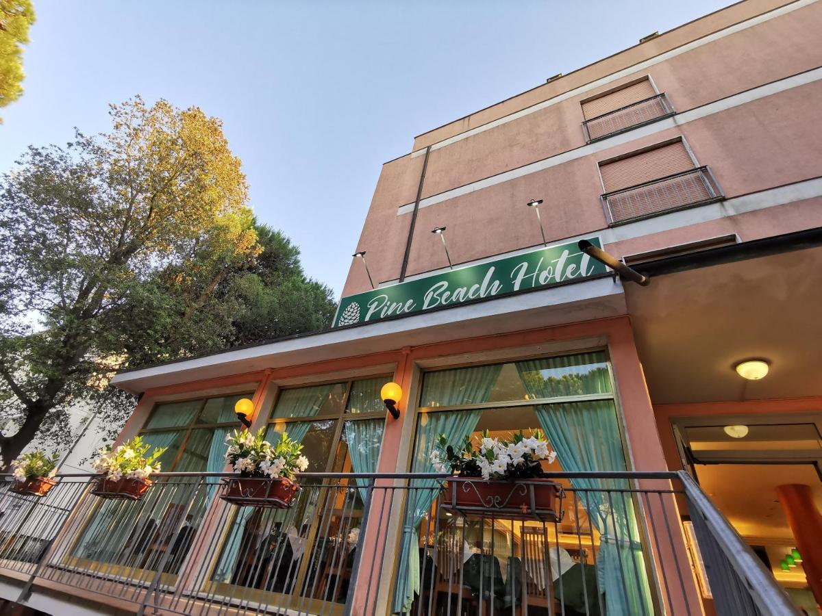 Hotel Pine Beach Rosolina Mare Exterior photo