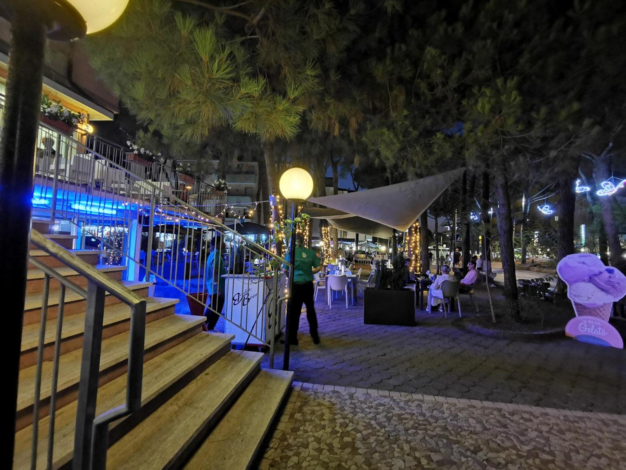 Hotel Pine Beach Rosolina Mare Exterior photo